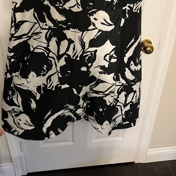 Beautiful plus size dress. Slimming, flirty. - Picture 6 of 6